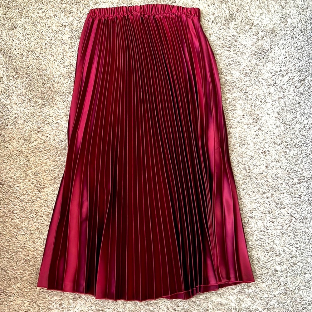 Shasa Skirt, Size Small, red wine, and high rise.